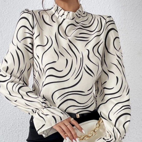 NEW Allover Print Flounce Sleeve Frill Trim Blouse - Picture 3 of 5